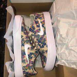 Size 3.5 nike never worn